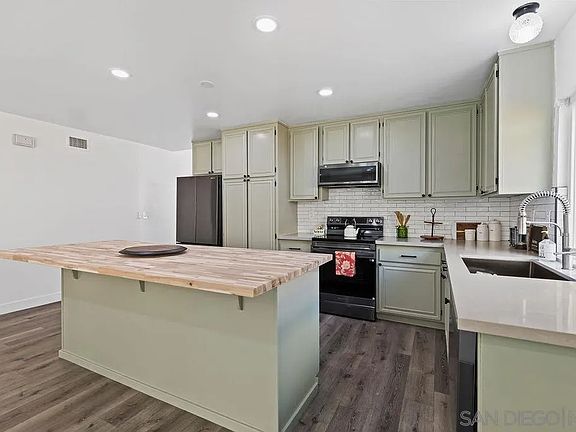 3rd image of 8539 Hydra Ln