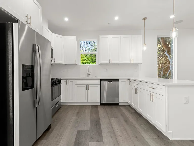 1034 N Oxford Ave — Photo 18
