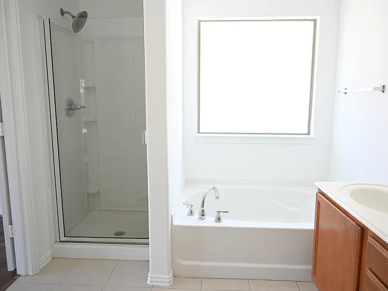 2204 Rockport Dr — Photo 4