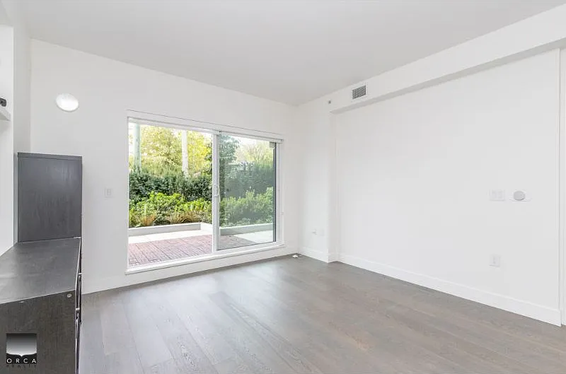 108 West 58th Avenue, Vancouver — Photo 4