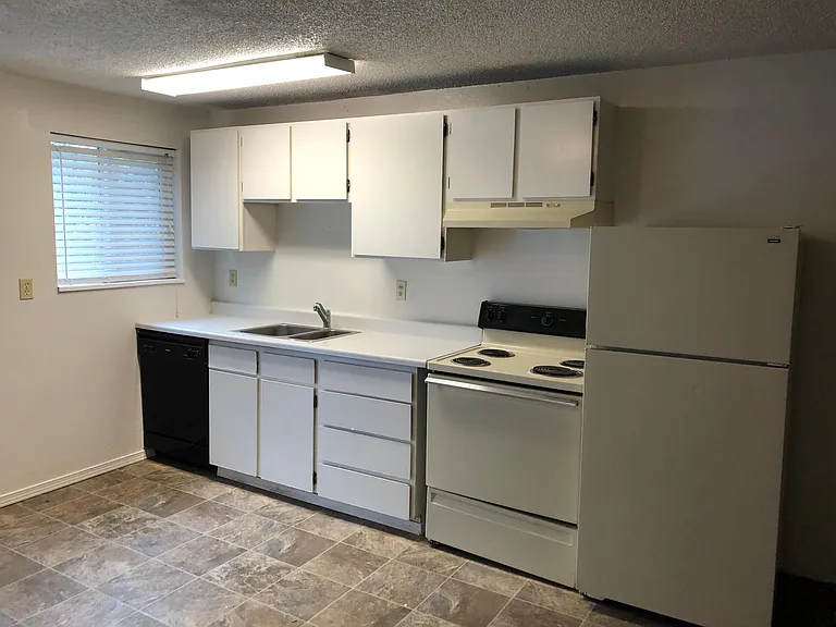 500 NE Maiden Ln #12 — Photo 4