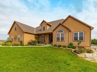 17940 Highview St, Tonganoxie, KS 66086