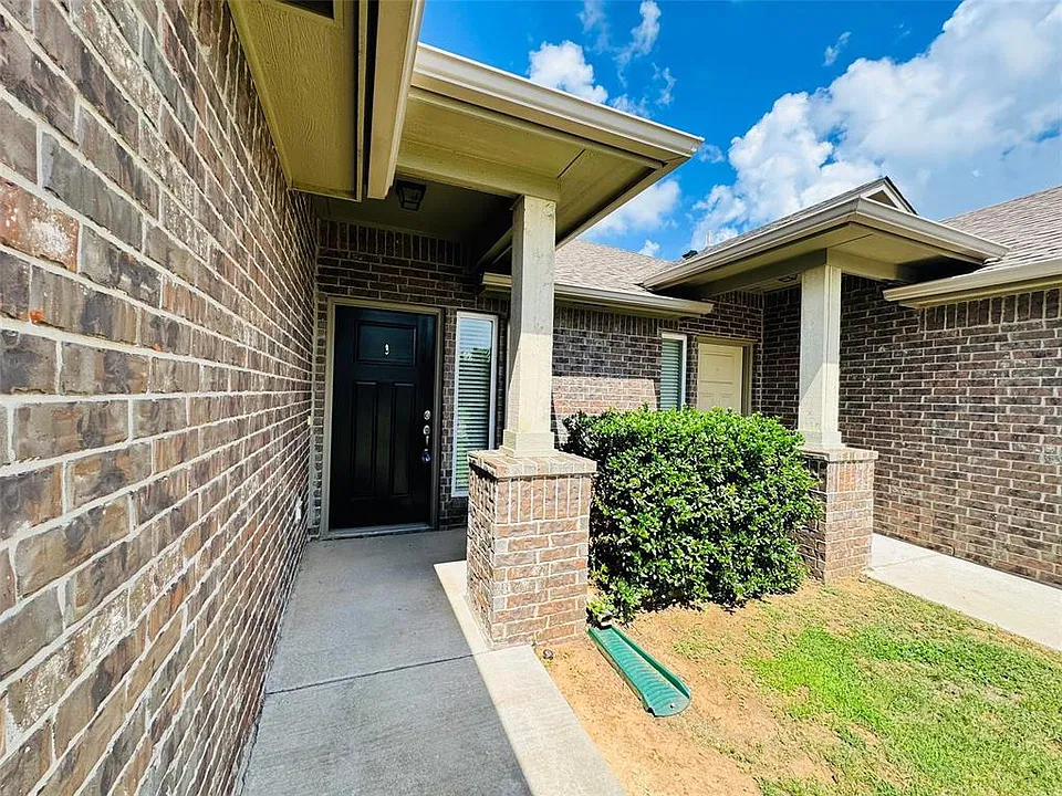 1103 Merlin Dr