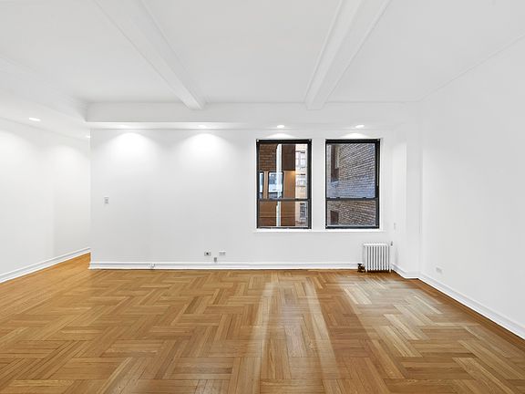 2nd image of 120 W 58th St APT 5A