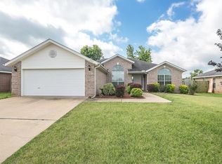 2315 SW 17th St, Bentonville, AR 72712