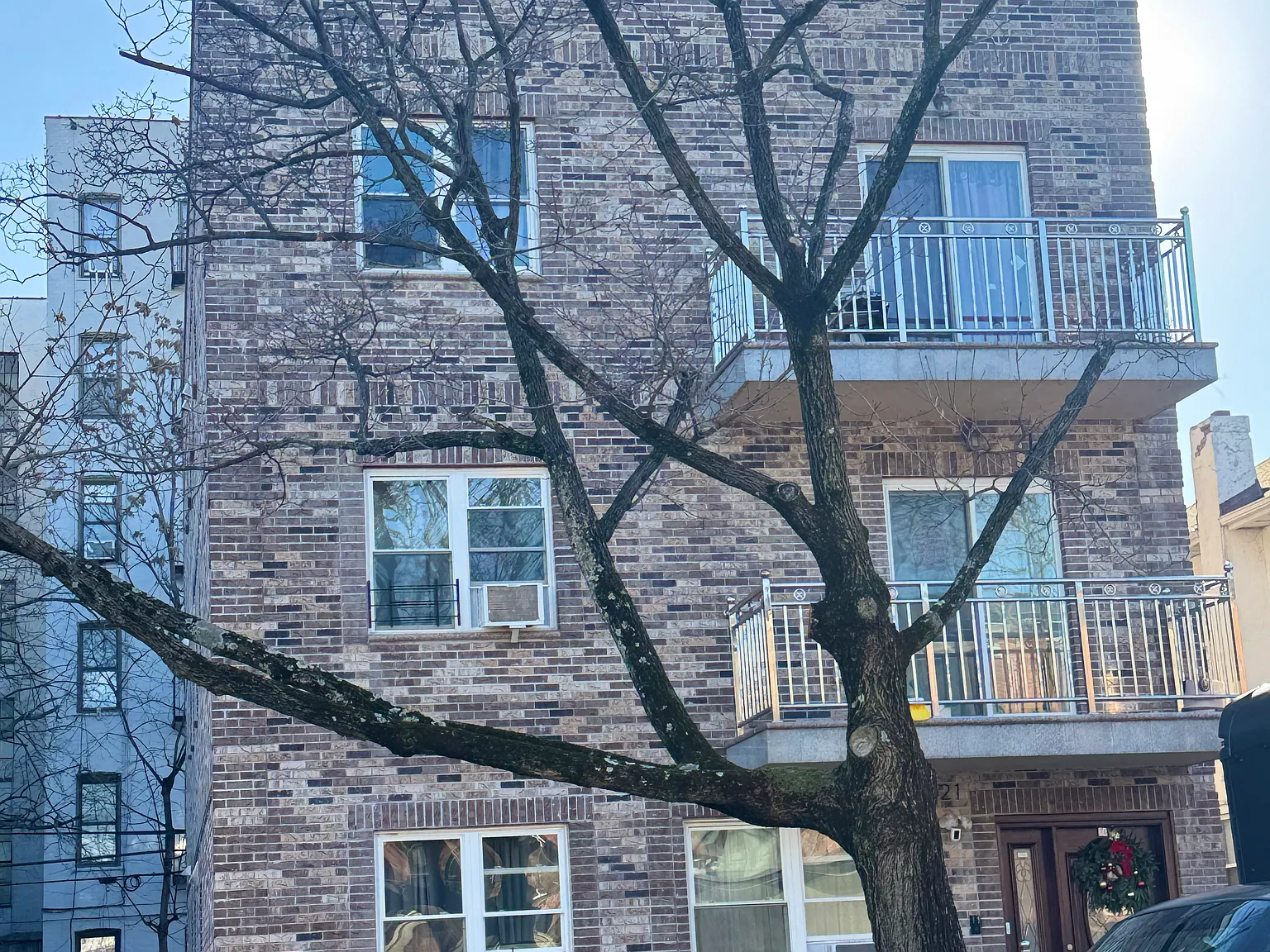 121 Bay 26th St — Photo 1