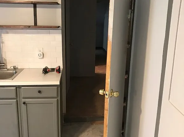 216 E Broad St, Burlington, NJ 08016