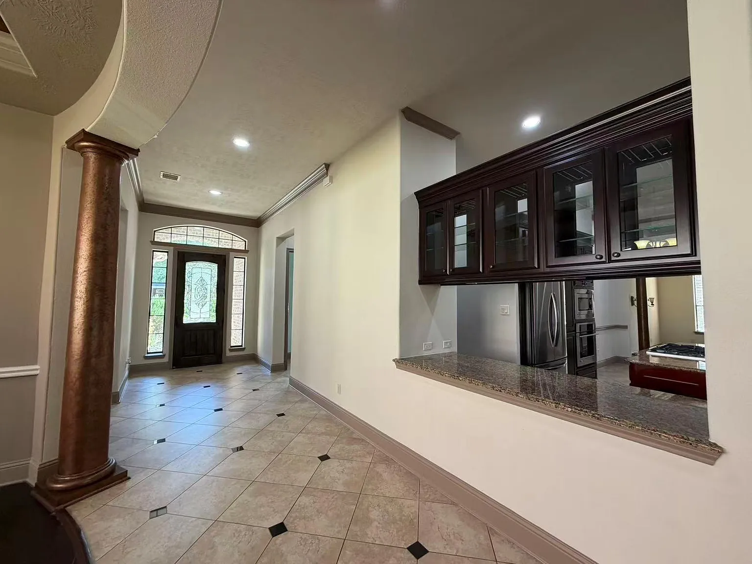 5 bed, 4.5 bath, 4092 sqft, $3,750 — Photo 3