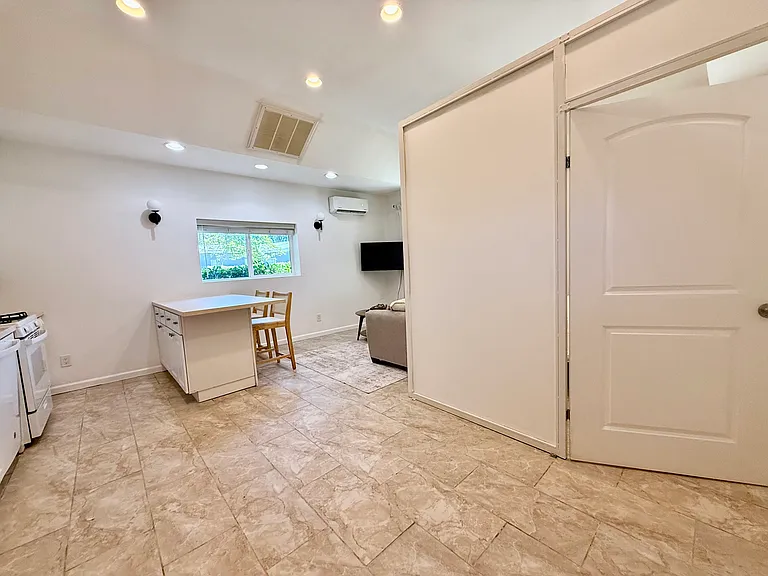 6508 Moorcroft Ave #ADU — Photo 9