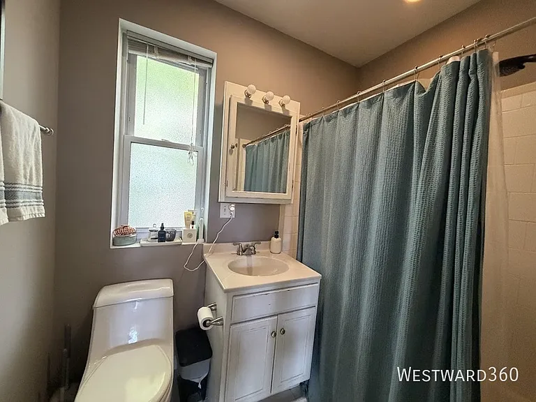 2239 W Cornelia Ave #2 — Photo 15