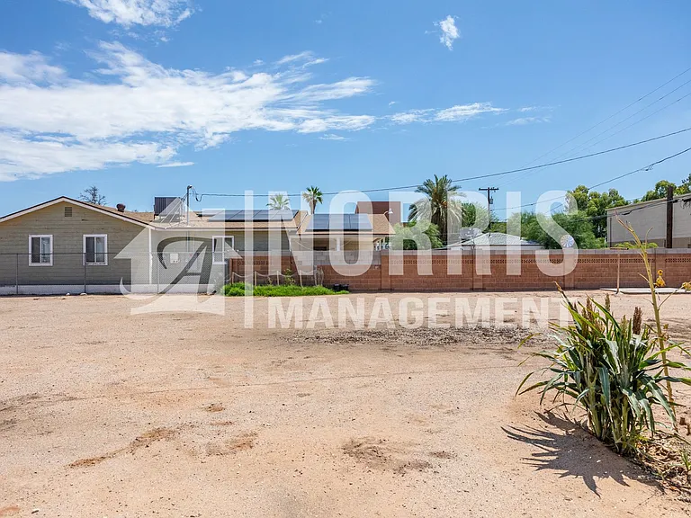 710 N Olive Ave — Photo 12