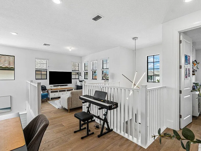 8795 Grand Prix Ln — Photo 31