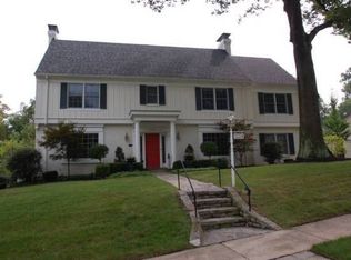 1224 E Rookwood Dr, Cincinnati, OH 45208