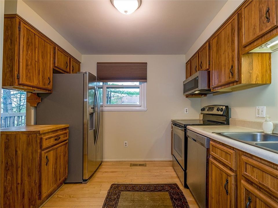 44 Broxbourne Dr, Fairport, NY 14450 Zillow