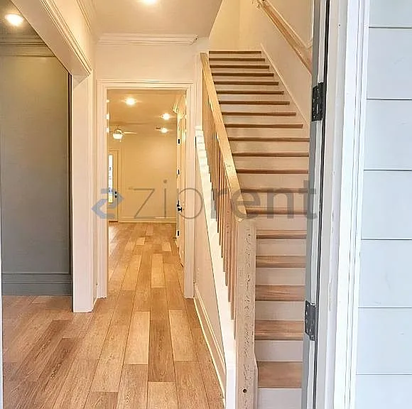 139 W Deaderick St — Photo 4