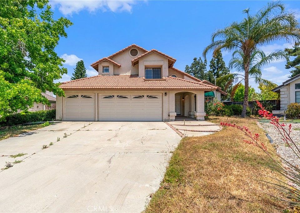 1st image of 26290 Cresthaven Ct