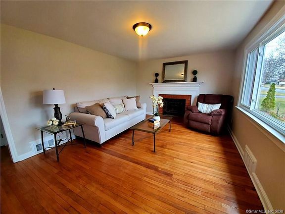 5th image of 14 Gilbert Ave