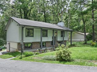 18 Golden Oaks Ln, Fletcher, NC 28732