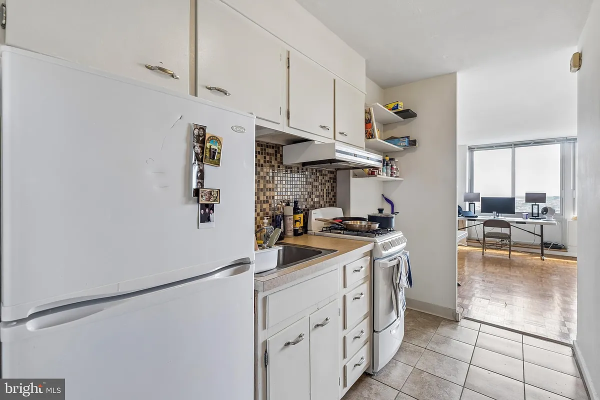 Building Photo - 604 S Washington Sq #36-2113