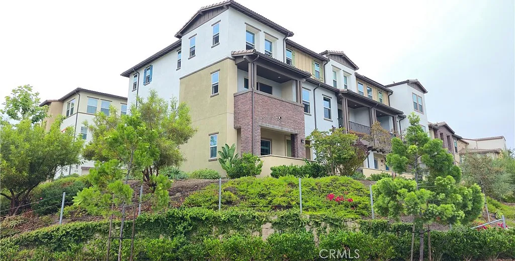 4 bed, 3.5 bath, 1930 sqft, $3,800 — Photo 1