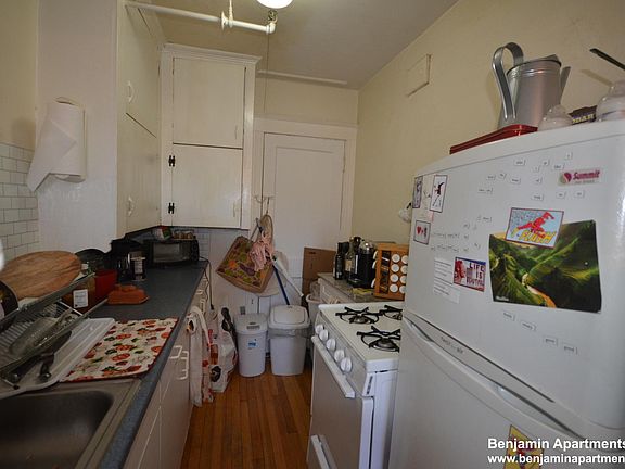 5th image of 1613 Commonwealth Ave #8