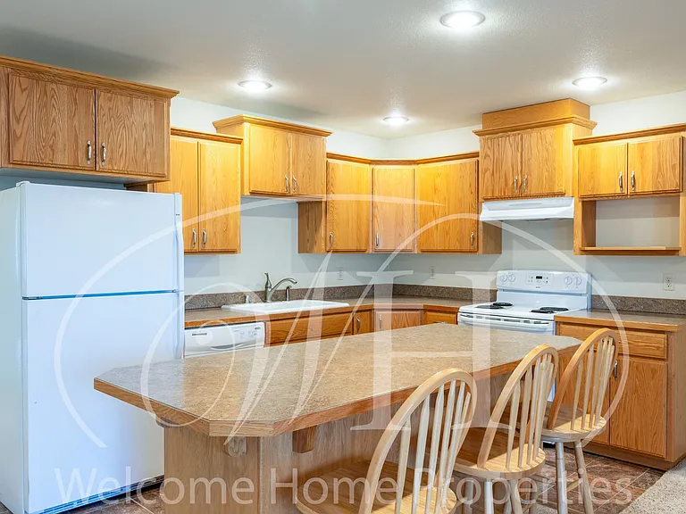 132 E Birch St — Photo 6