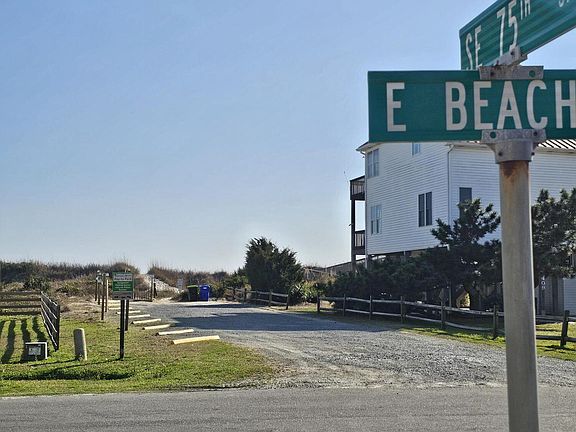 3rd image of 121 NE 75th Street