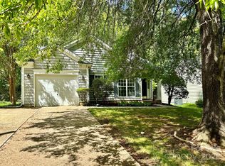 8608 Warwick Crest Ln, Charlotte, NC 28215