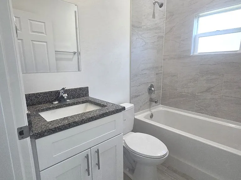 940 Sterling St E — Photo 21