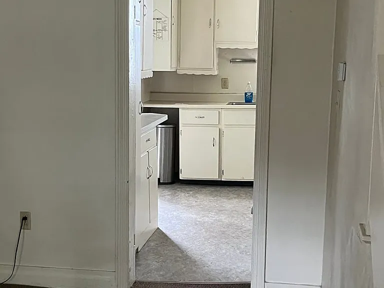 343 E Orange St — Photo 9