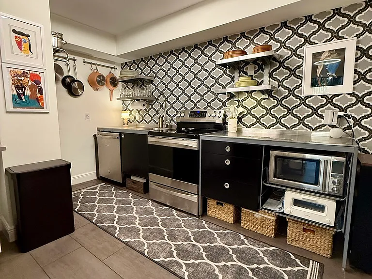 701 Mirror Lake Dr N #215 — Photo 11