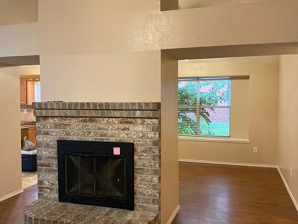1st image of 805 Parkhill Dr #1