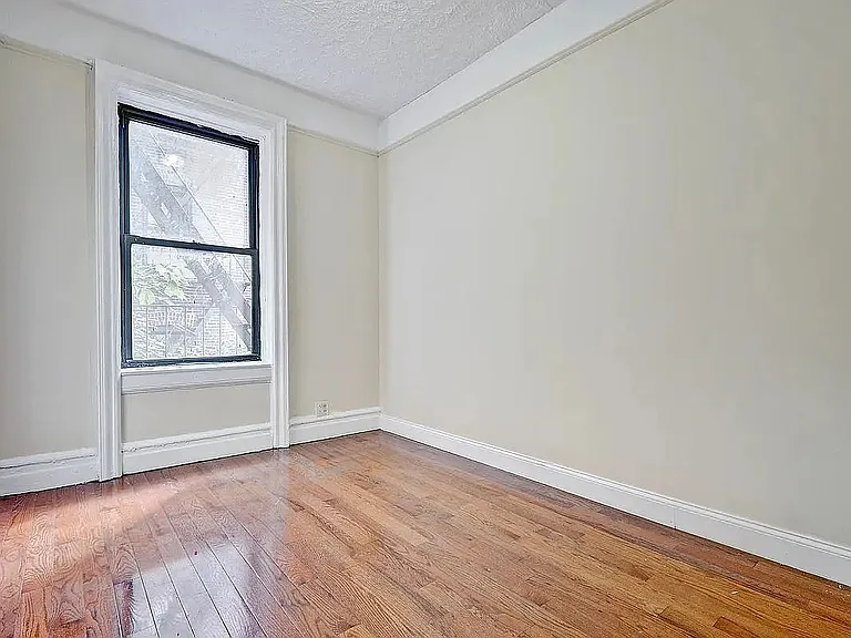 516 W 188th St #24 — Photo 3