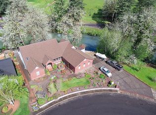 1300 Edgewater Ln, Cottage Grove, OR 97424