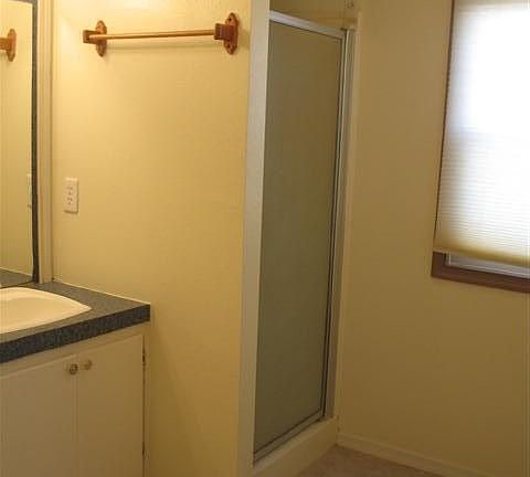 5th image of 815 Theresa Dr