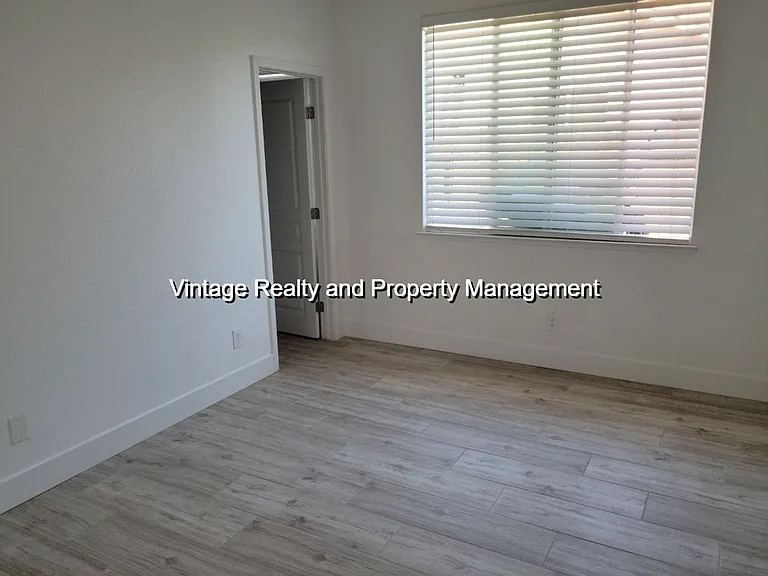1052 Foxfire Dr — Photo 12