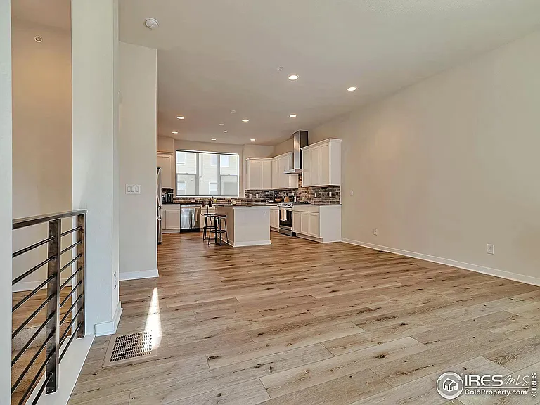 526 Meridian Ln — Photo 11