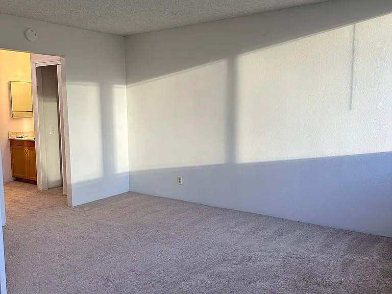 1255 Nuuanu Ave #E705 — Photo 4