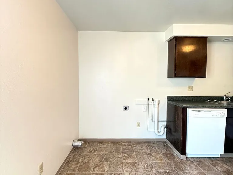 330 Independence Cir — Photo 5
