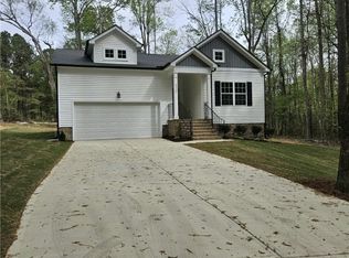 8022 Royal Dr, Sanford, NC 27332