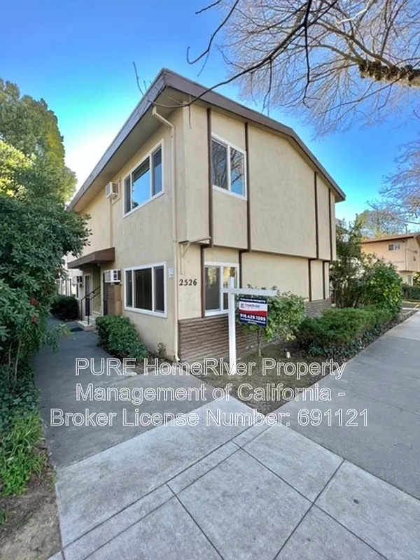 2526 G St — Photo 1