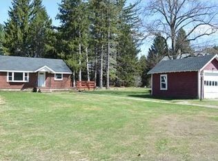 108 Hartford Ave, Hopedale, MA 01747