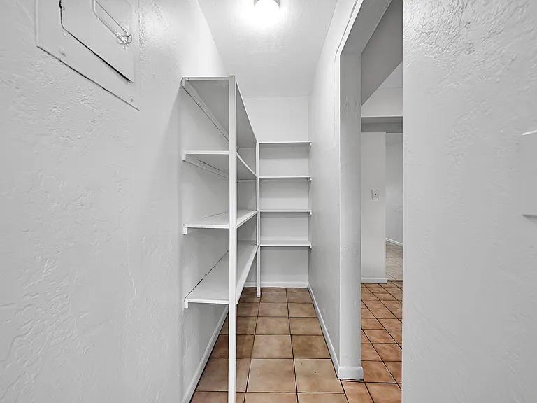 199 SW 15th St #3 — Photo 9
