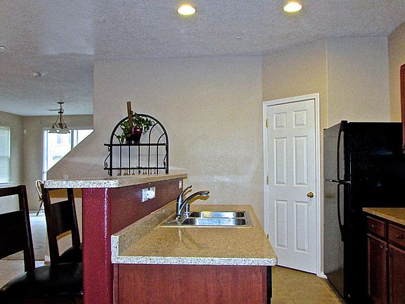 4th image of 601 Menaul Blvd NE Unit 3904