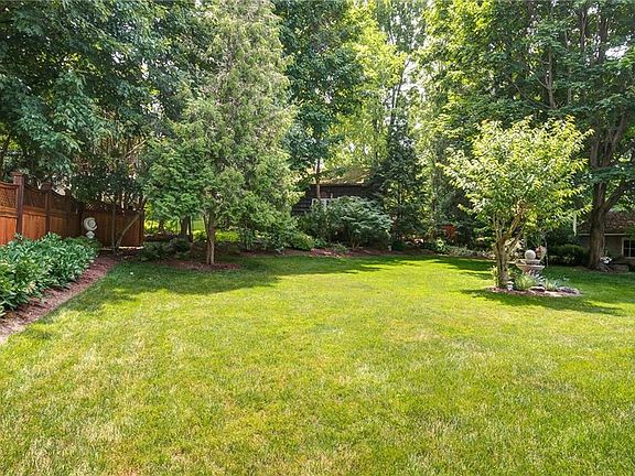 4th image of 318 Brooklea Dr