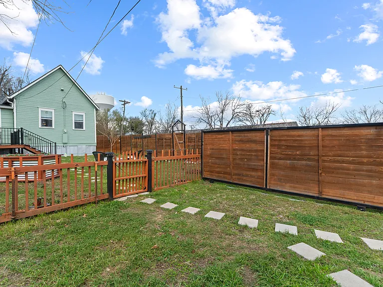 1120 Vance St #1 — Photo 8