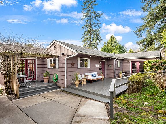 3rd image of 2612 SW Moss St