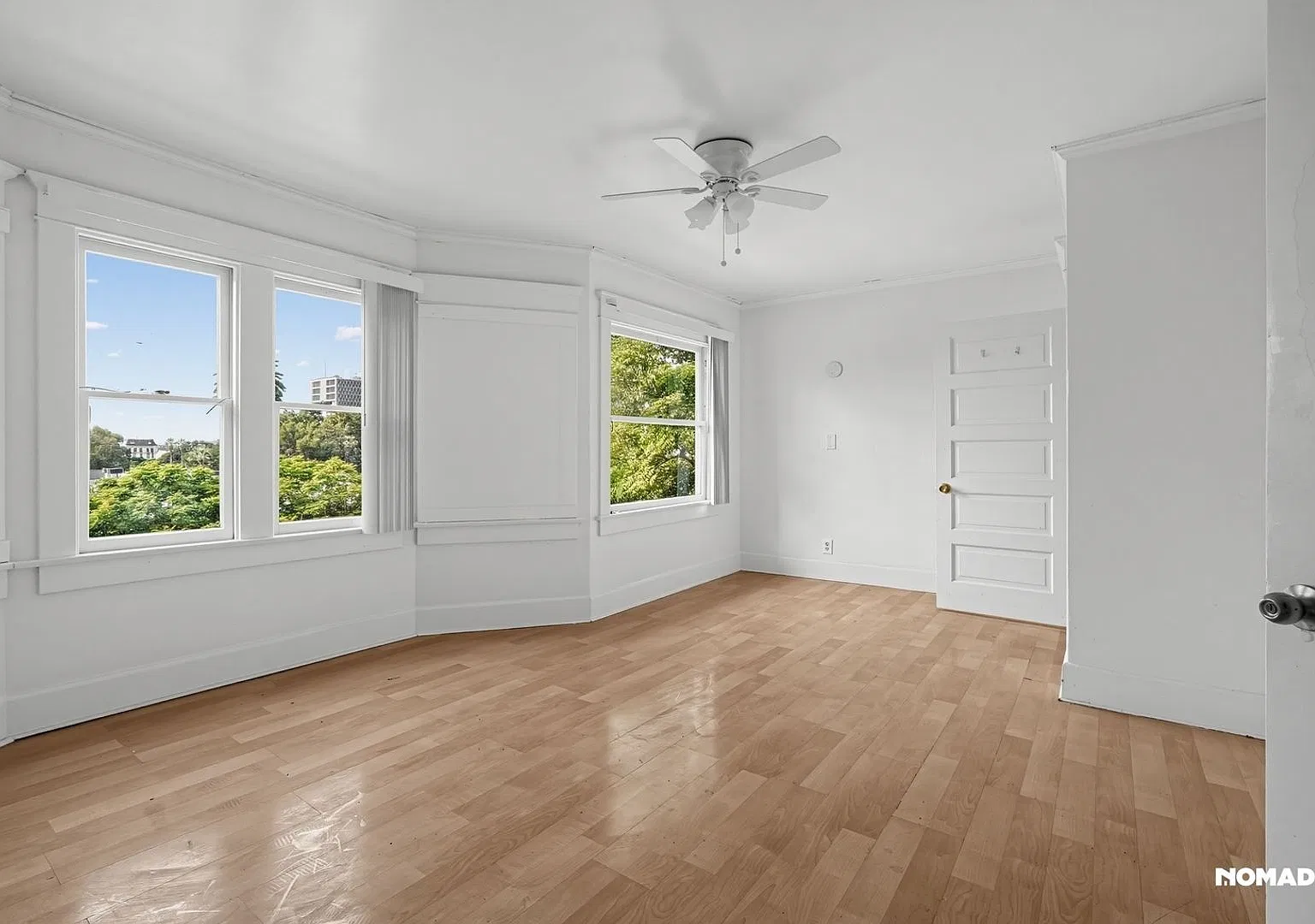 Spacious 4BR Condo in Los Angeles — Photo 2