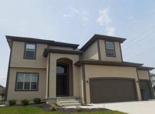 16310 S Summertree Ln, Olathe, KS 66062