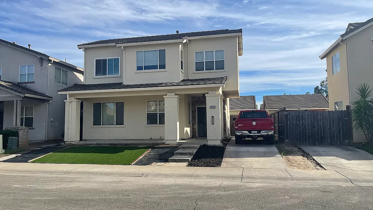 4 bed, 1800 sqft, $2,900 — Photo 1